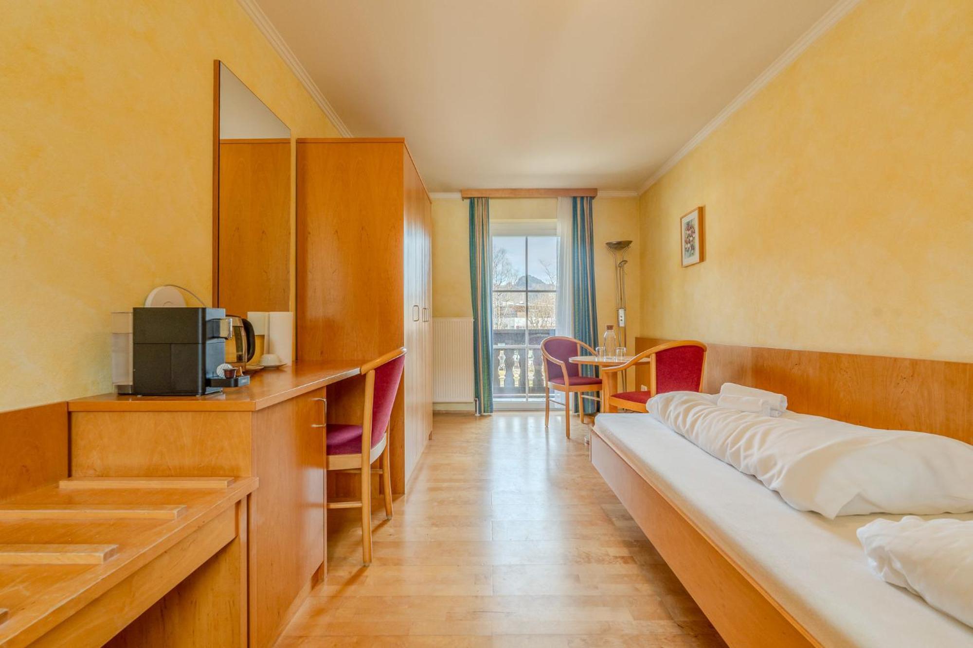 Whats-App Self-Check-In - Villa Maria Theresia Bad Goisern Room photo