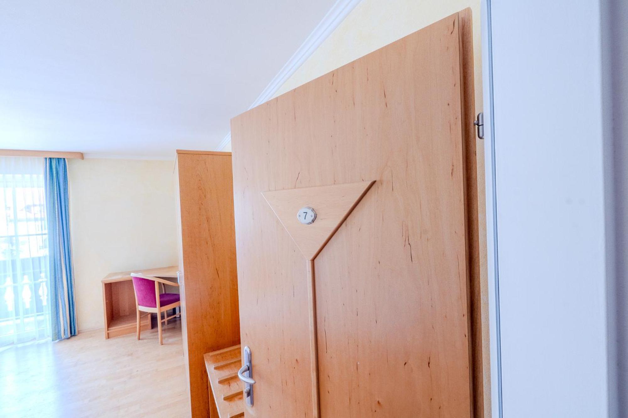 Whats-App Self-Check-In - Villa Maria Theresia Bad Goisern Room photo